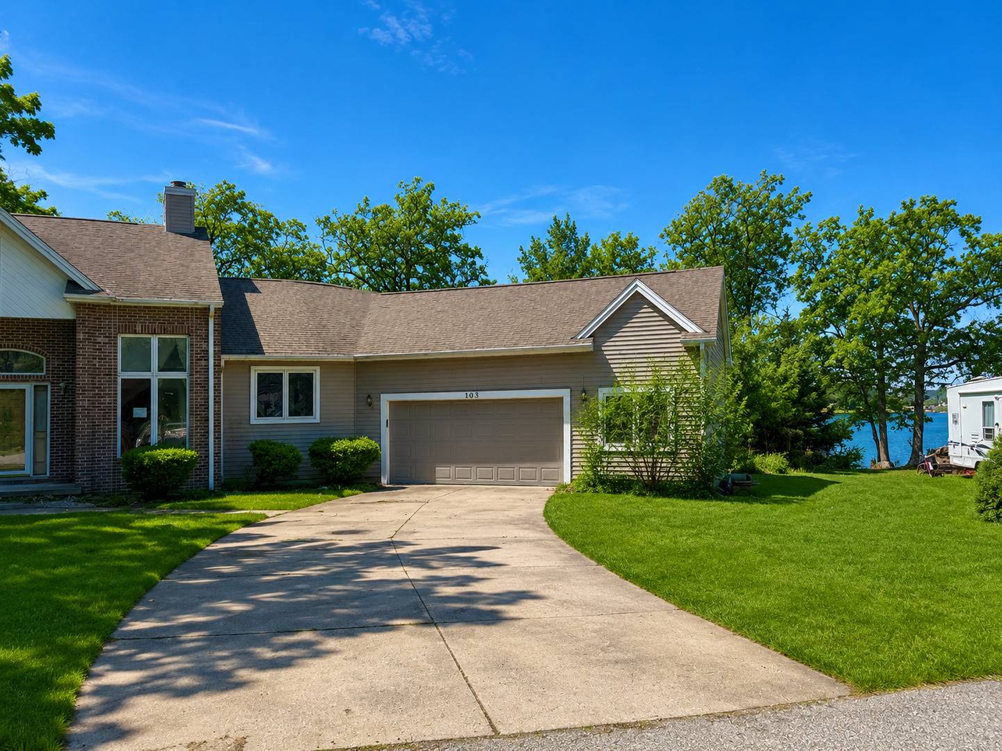 103 Chickasaw LN, Loda, IL 60948