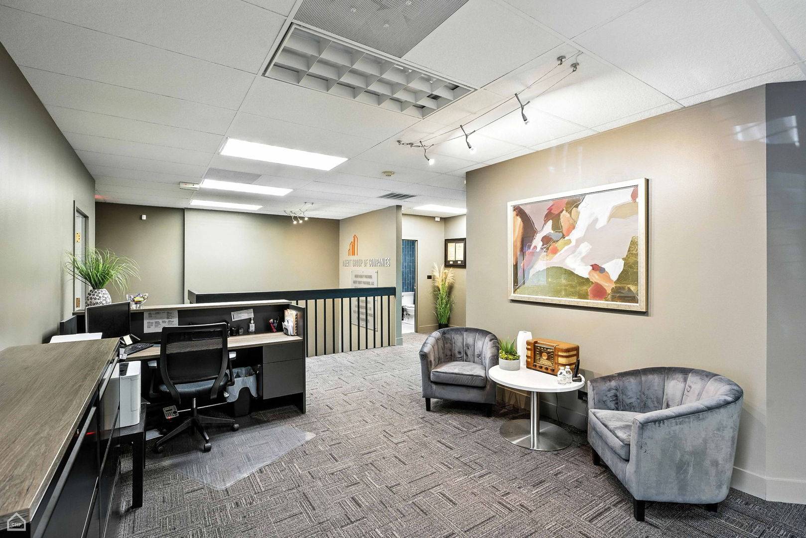 1S280 Summit AVE #A, Oakbrook Terrace, IL 60181