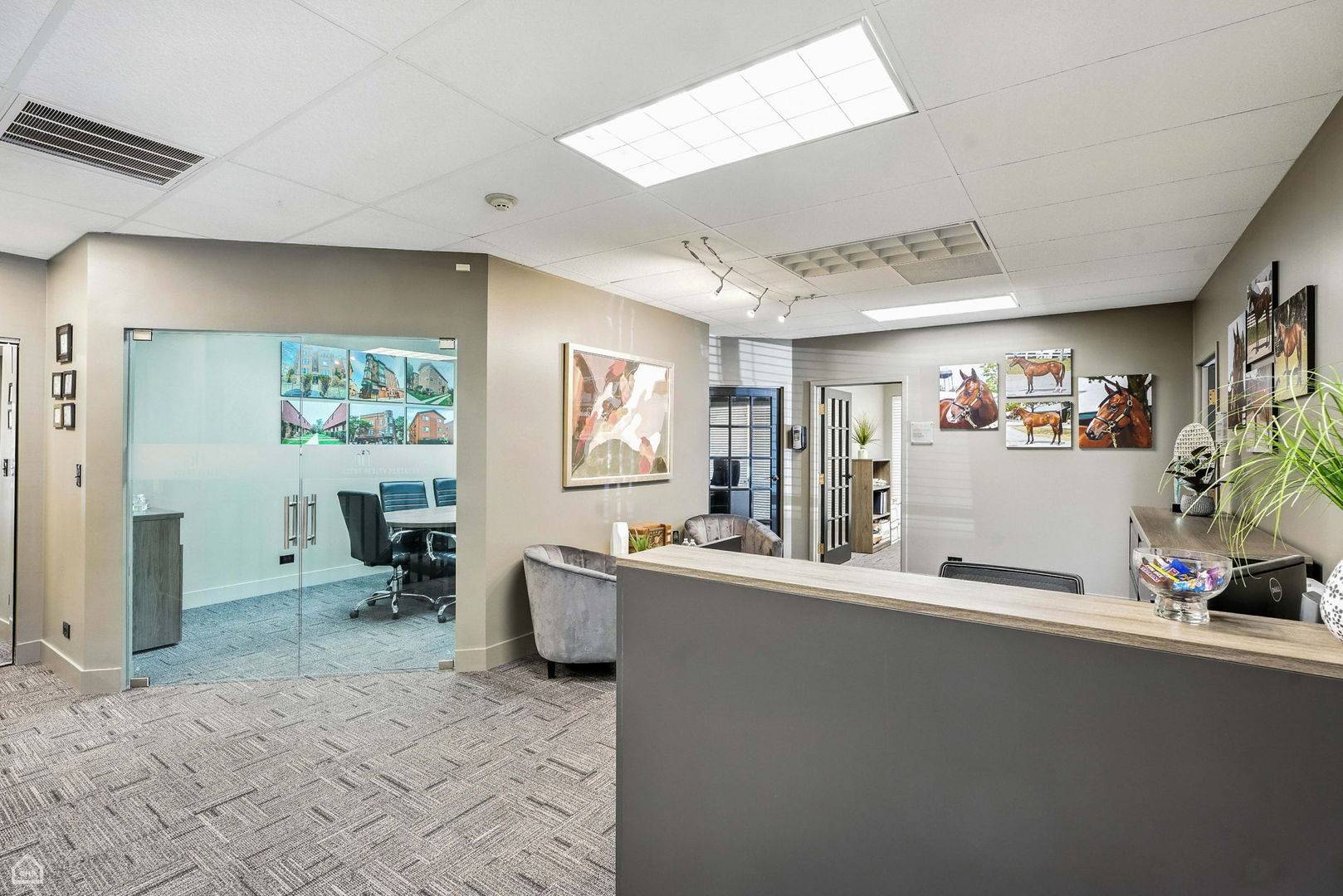 1S280 Summit AVE #A, Oakbrook Terrace, IL 60181