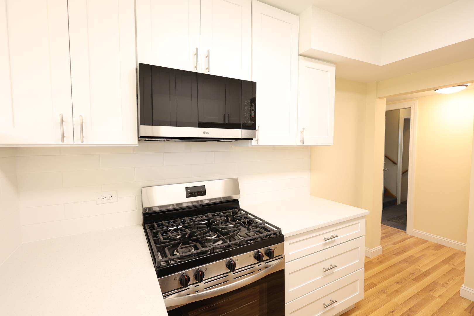 6157 W Belmont AVE #1F, Chicago, IL 60634