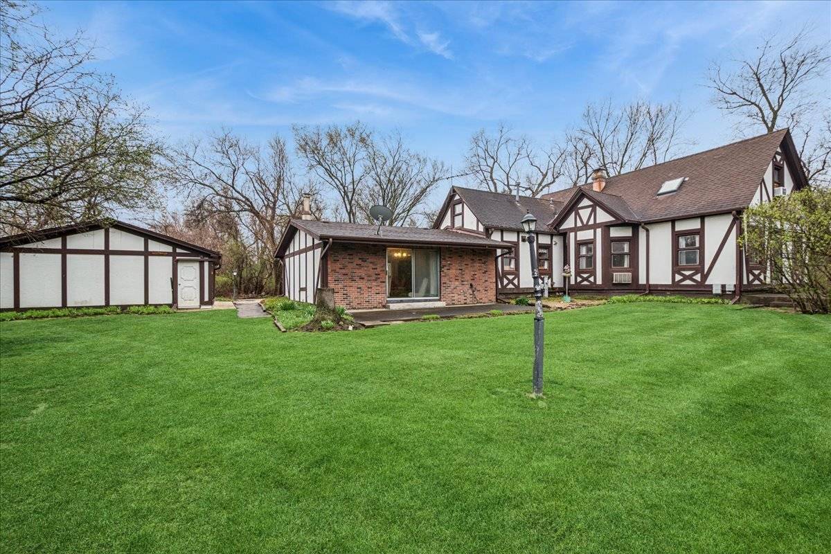 609 Forest Edge LN, Des Plaines, IL 60016