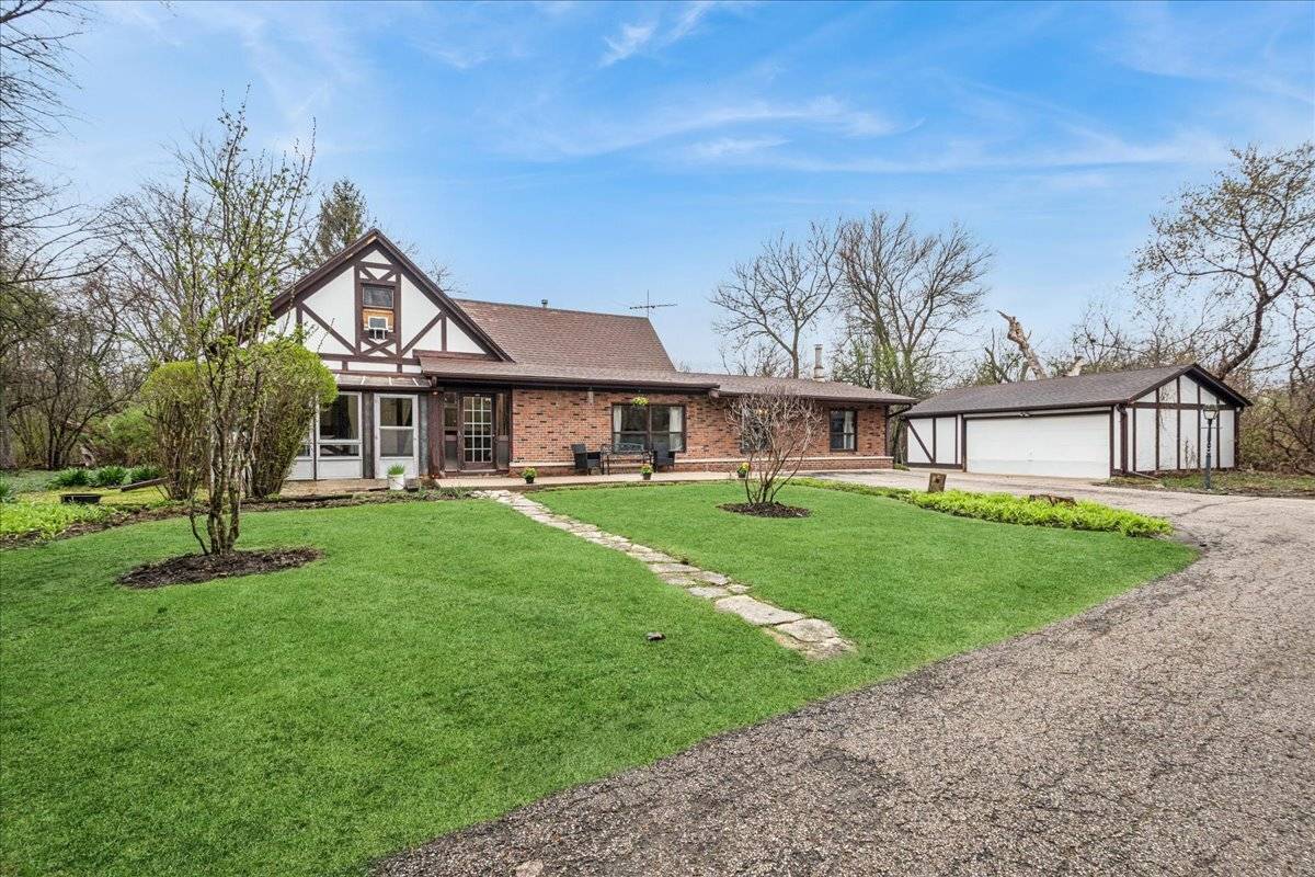 609 Forest Edge LN, Des Plaines, IL 60016