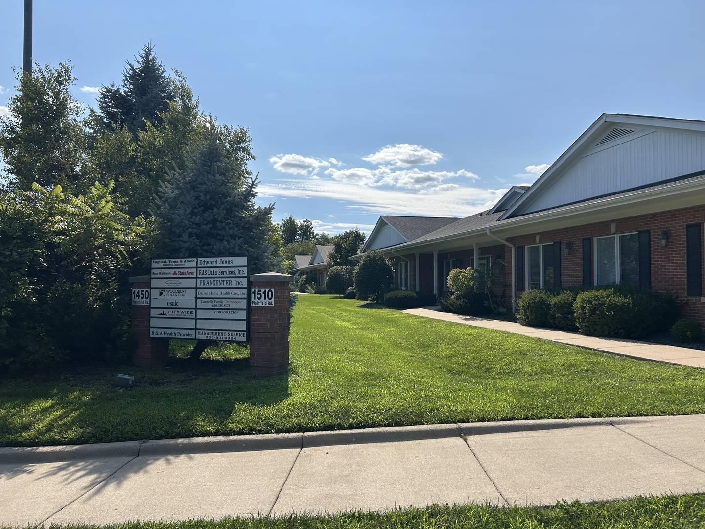 1510 Plainfield RD #4, Darien, IL 60561
