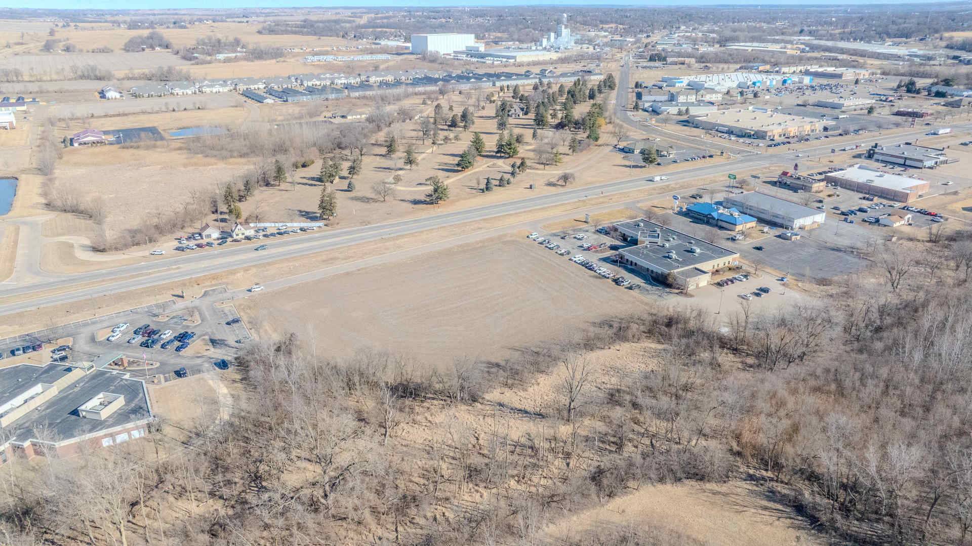 2701 Lincoln WAY, Clinton, IA 52732
