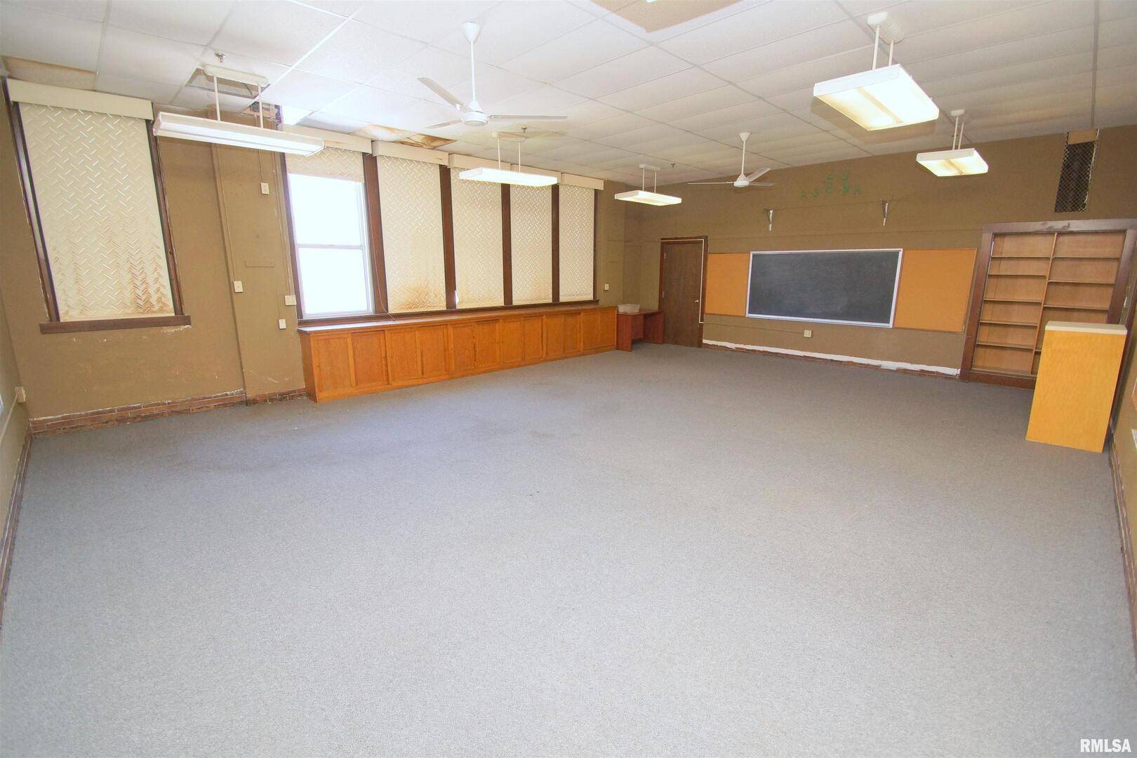 1730 WILKES AVE #33, Davenport, IA 52804