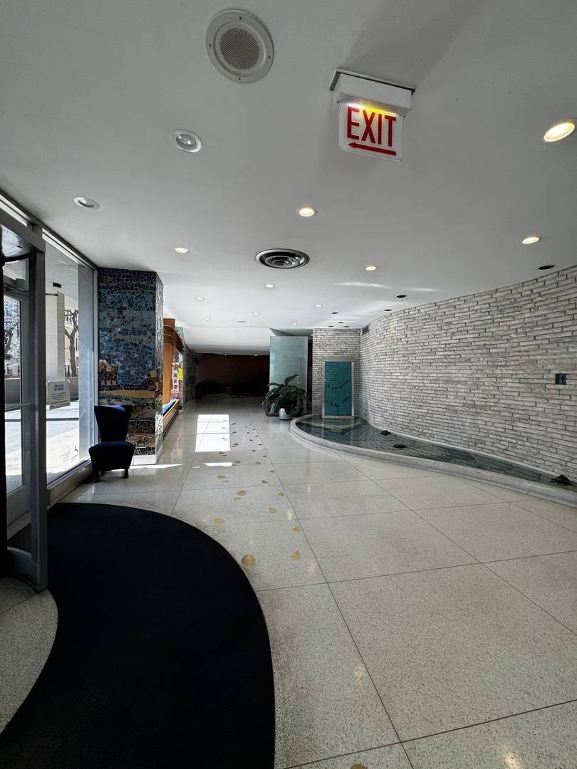 6301 N Sheridan RD #11C, Chicago, IL 60660