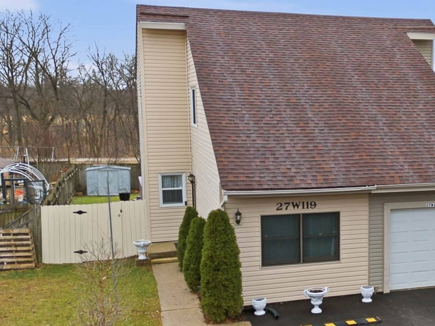 27W119 Cooley AVE, Winfield, IL 60190