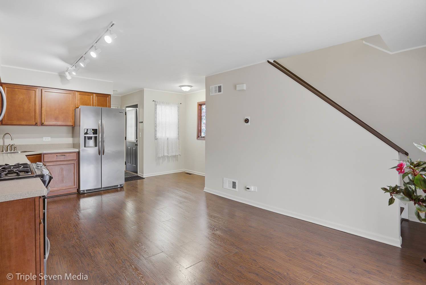 27W119 Cooley AVE, Winfield, IL 60190