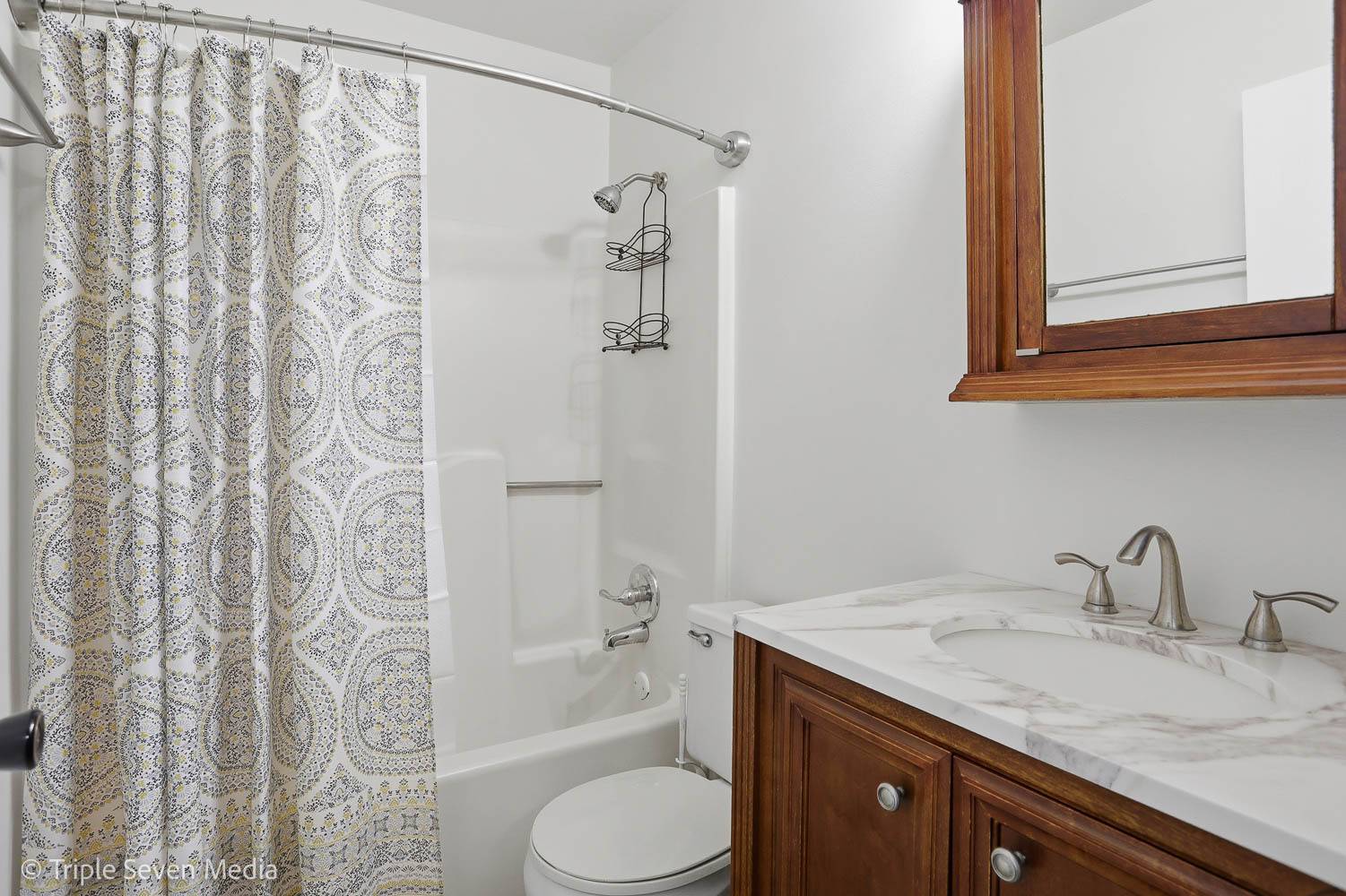 27W119 Cooley AVE, Winfield, IL 60190