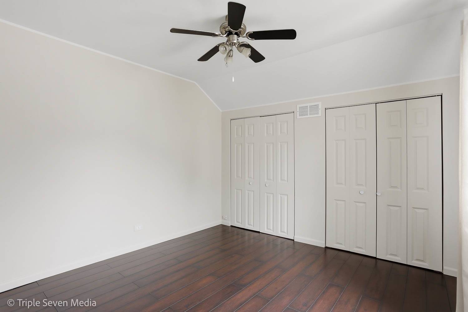27W119 Cooley AVE, Winfield, IL 60190