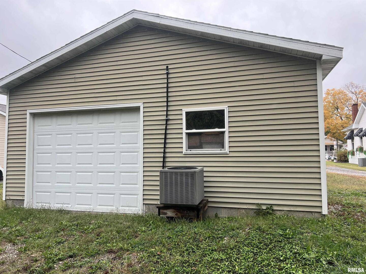1101 W MAIN ST, Salem, IL 62881