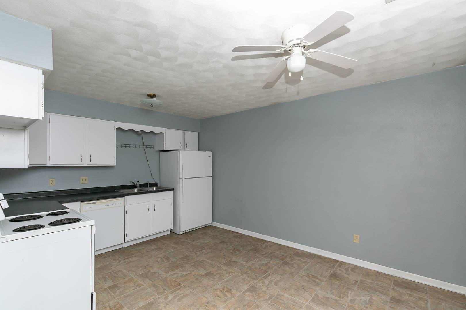 3430 Holiday CT #4, Bettendorf, IA 52722