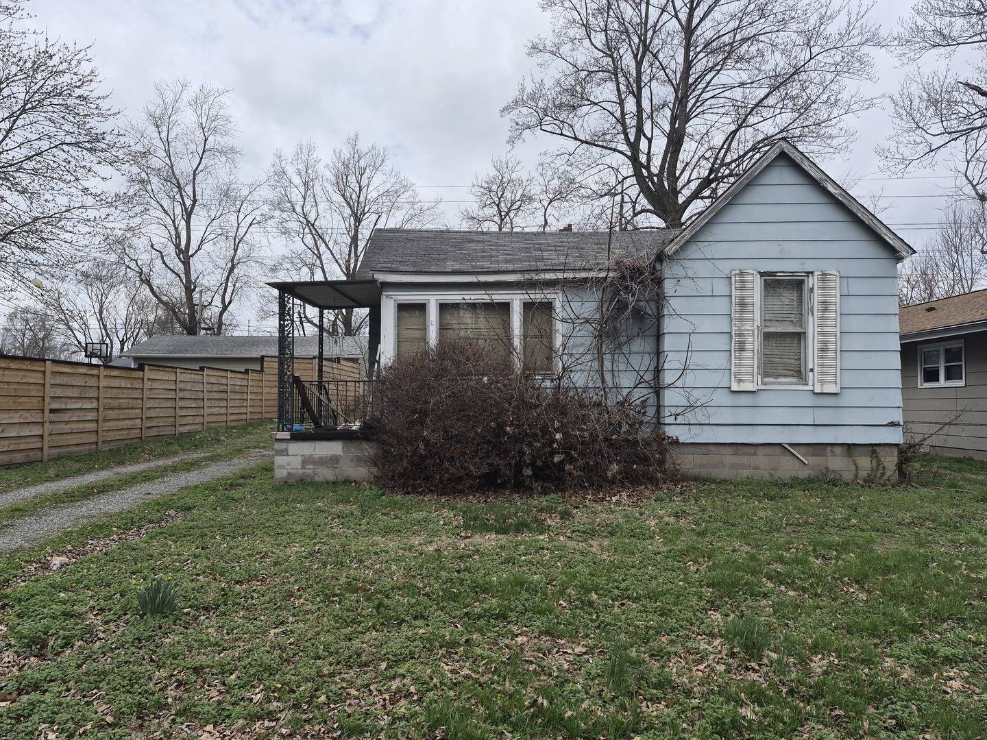 517 S 6th ST, Herrin, IL 62948