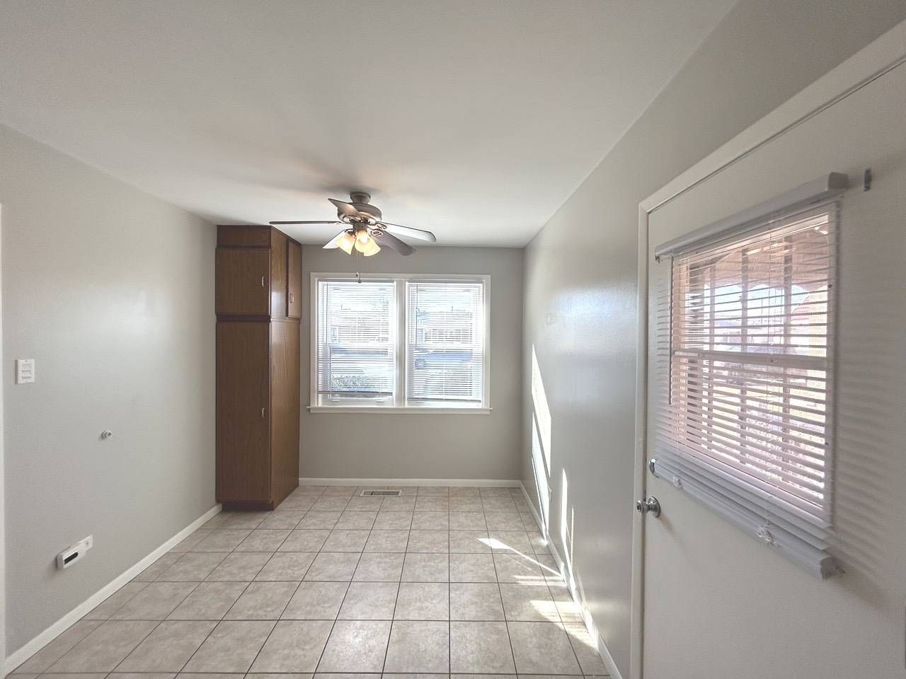 12725 S Saginaw AVE, Chicago, IL 60633