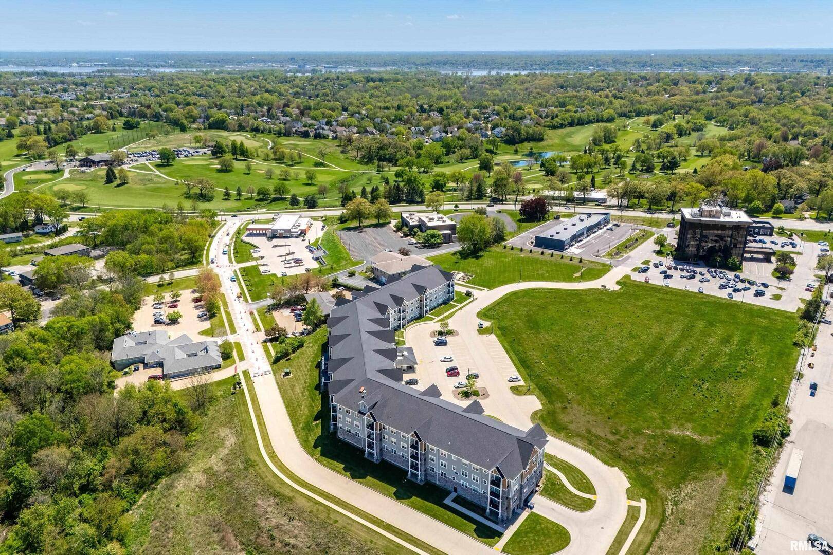 2592 MIDDLE RD #220, Bettendorf, IA 52722