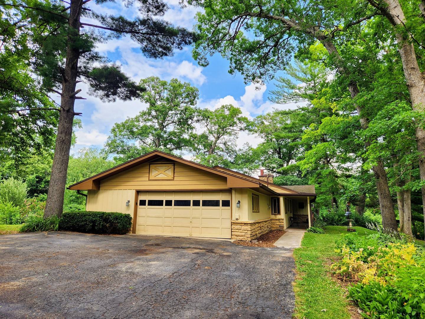20798 White Oaks RD, Morrison, IL 61270