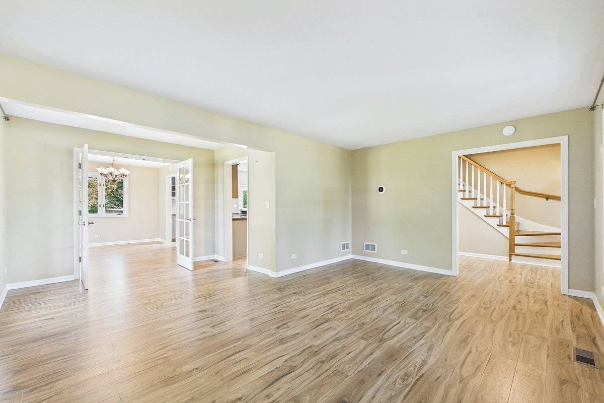209 Mooregate TRL, Hawthorn Woods, IL 60047
