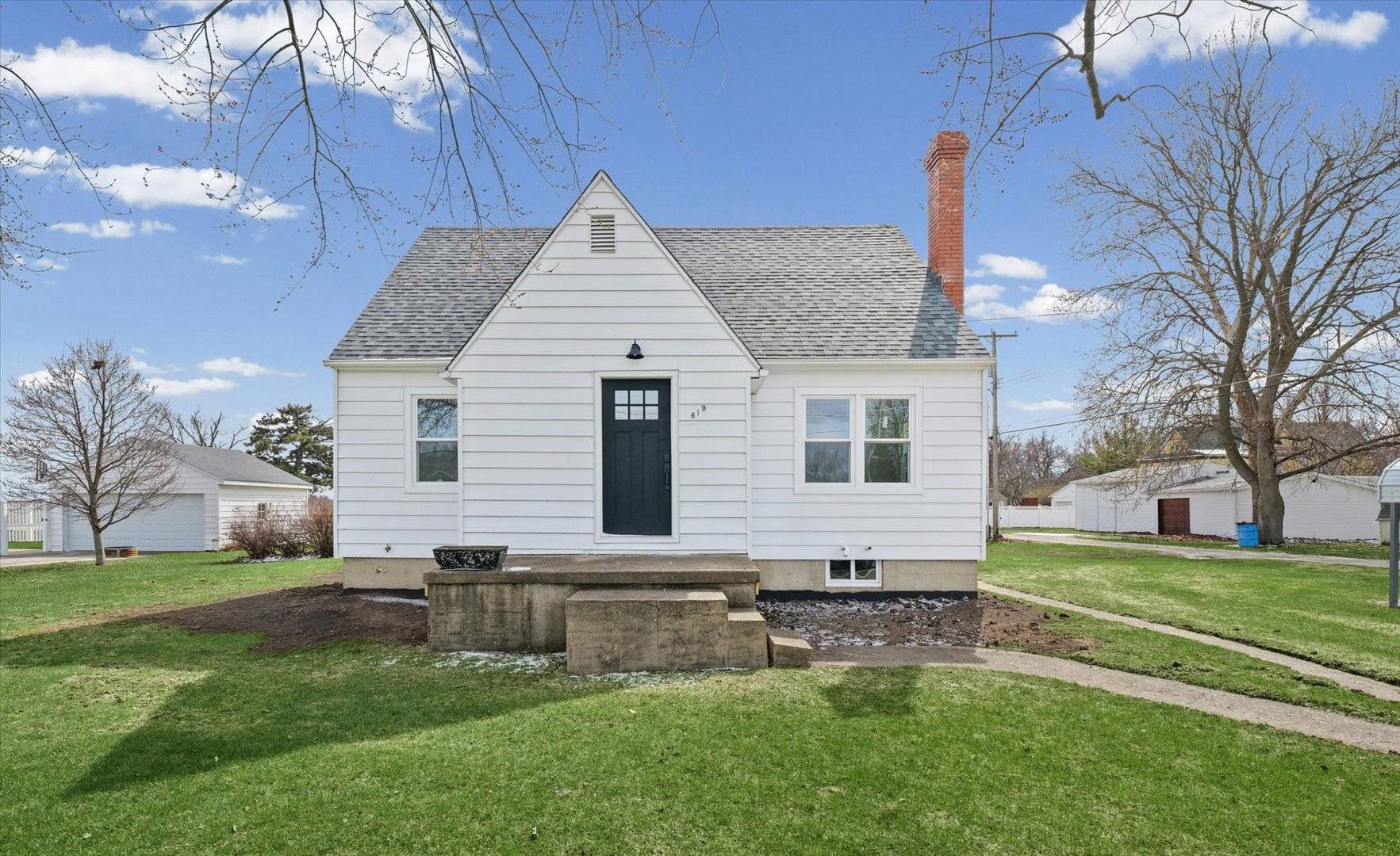 619 E 11th ST, Gibson City, IL 60936