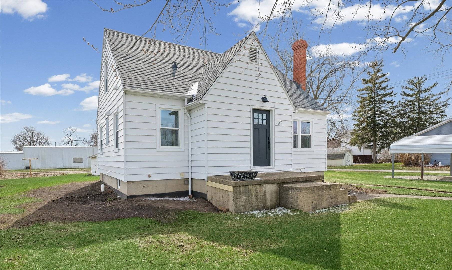 619 E 11th ST, Gibson City, IL 60936