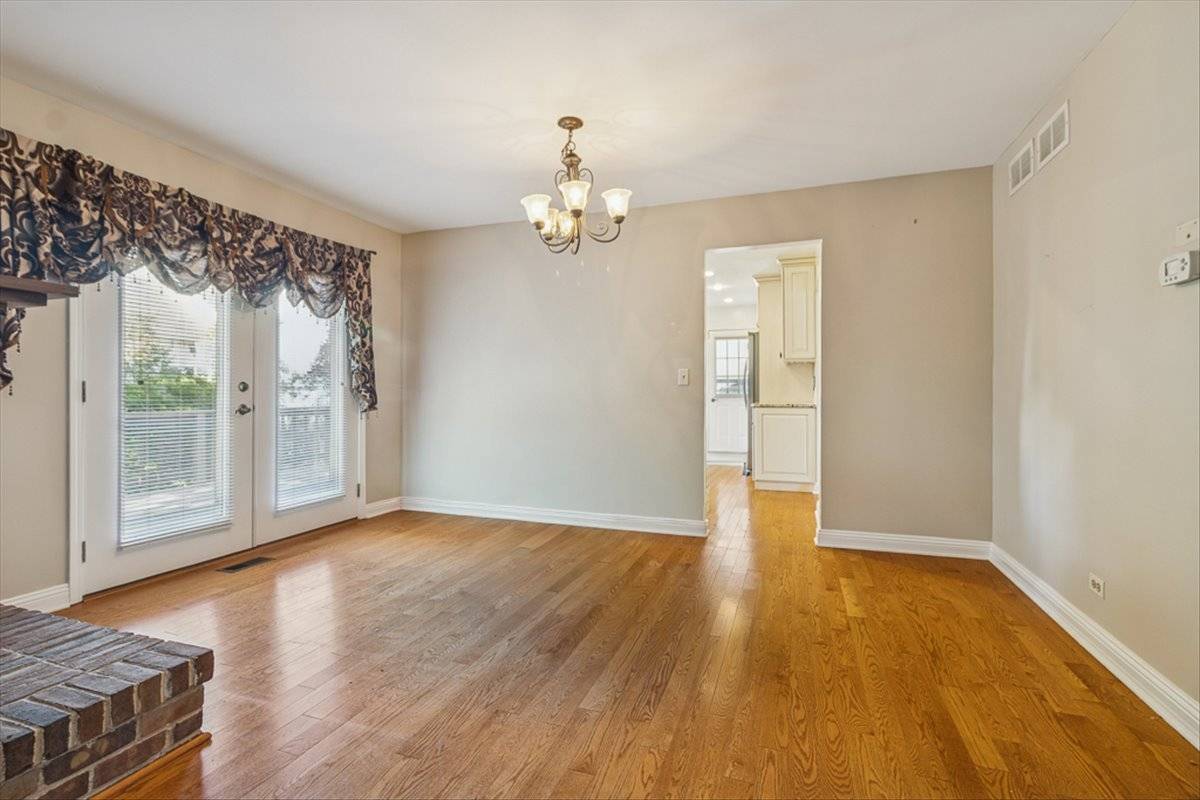 417 River Bluff CIR, Naperville, IL 60540