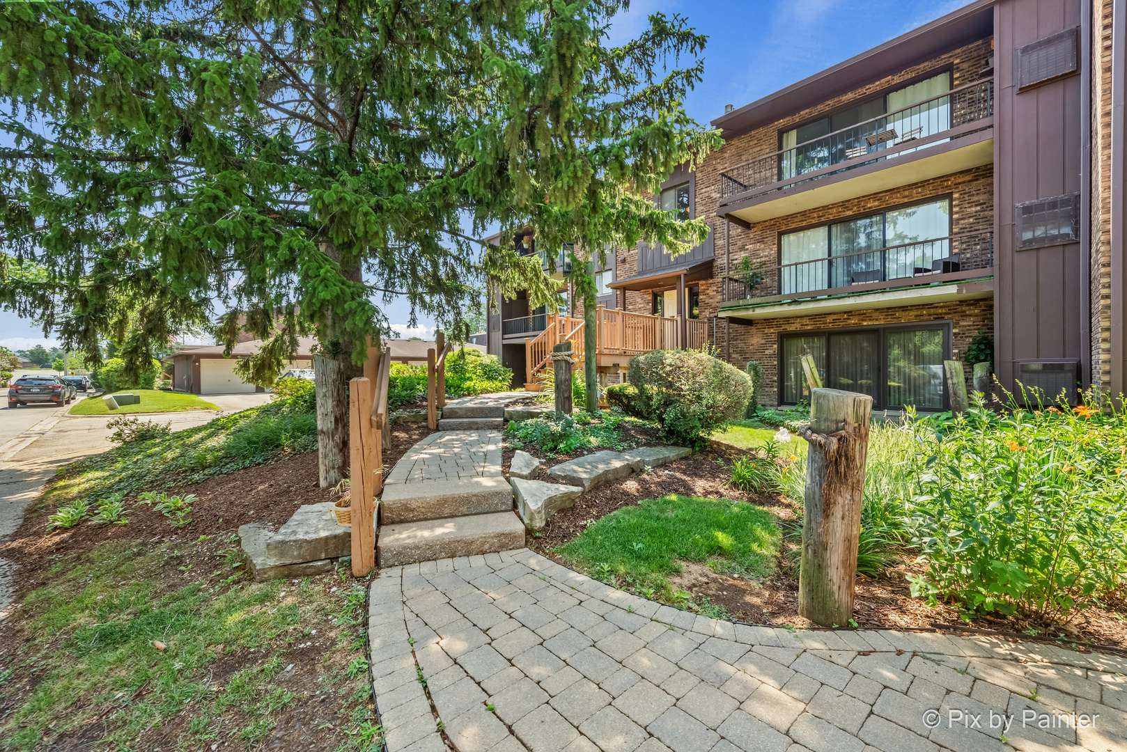 61 W Pier DR #201, Westmont, IL 60559