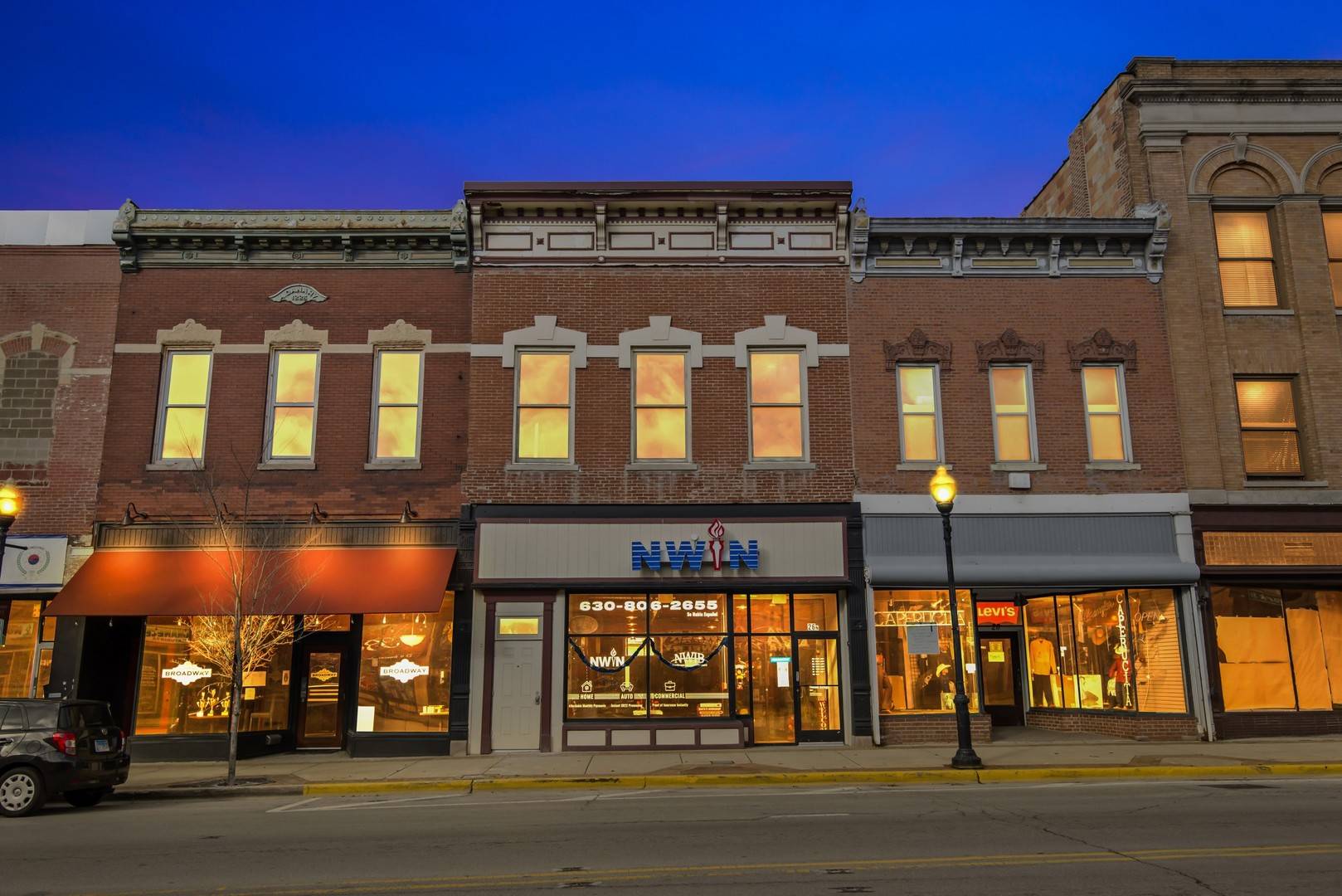 26 N BROADWAY, Aurora, IL 60505