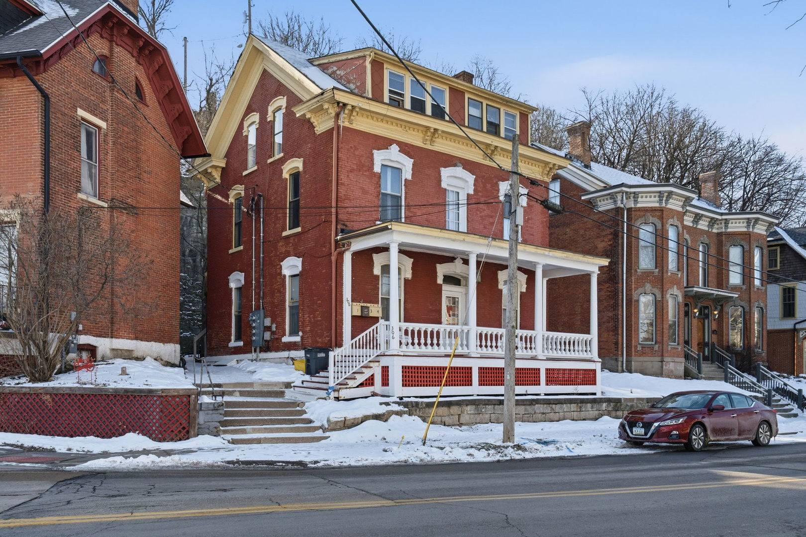 306 W Locust ST, Dubuque, IA 52001