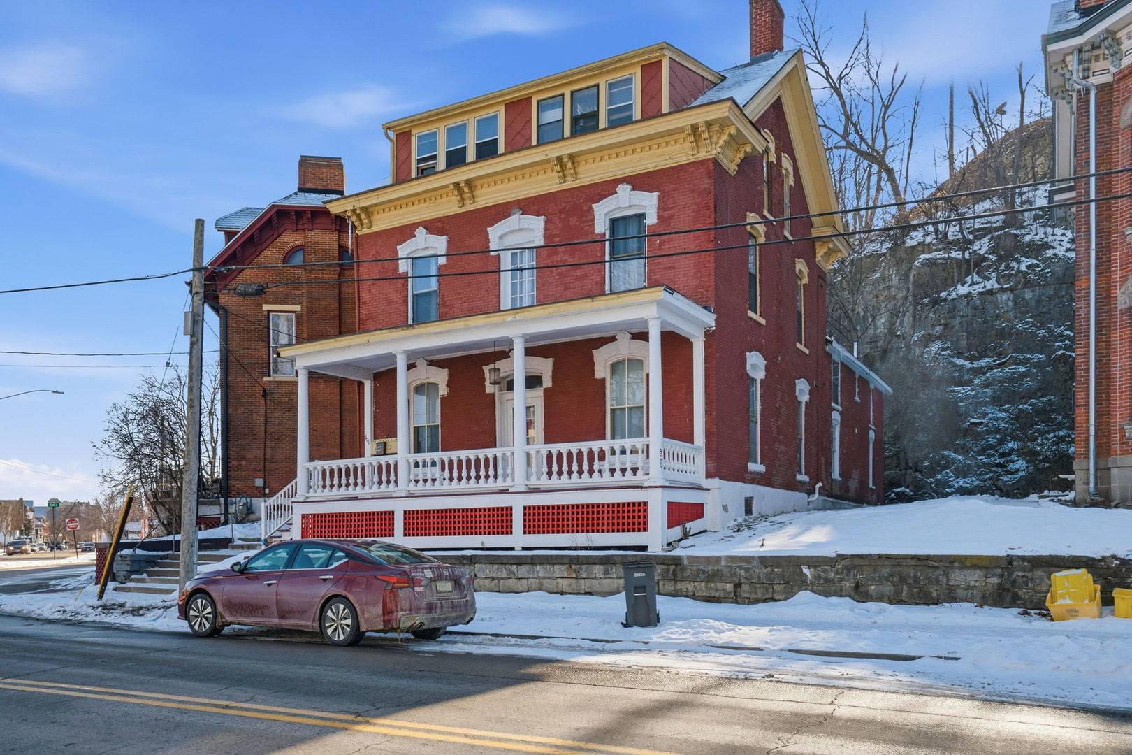 306 W Locust ST, Dubuque, IA 52001