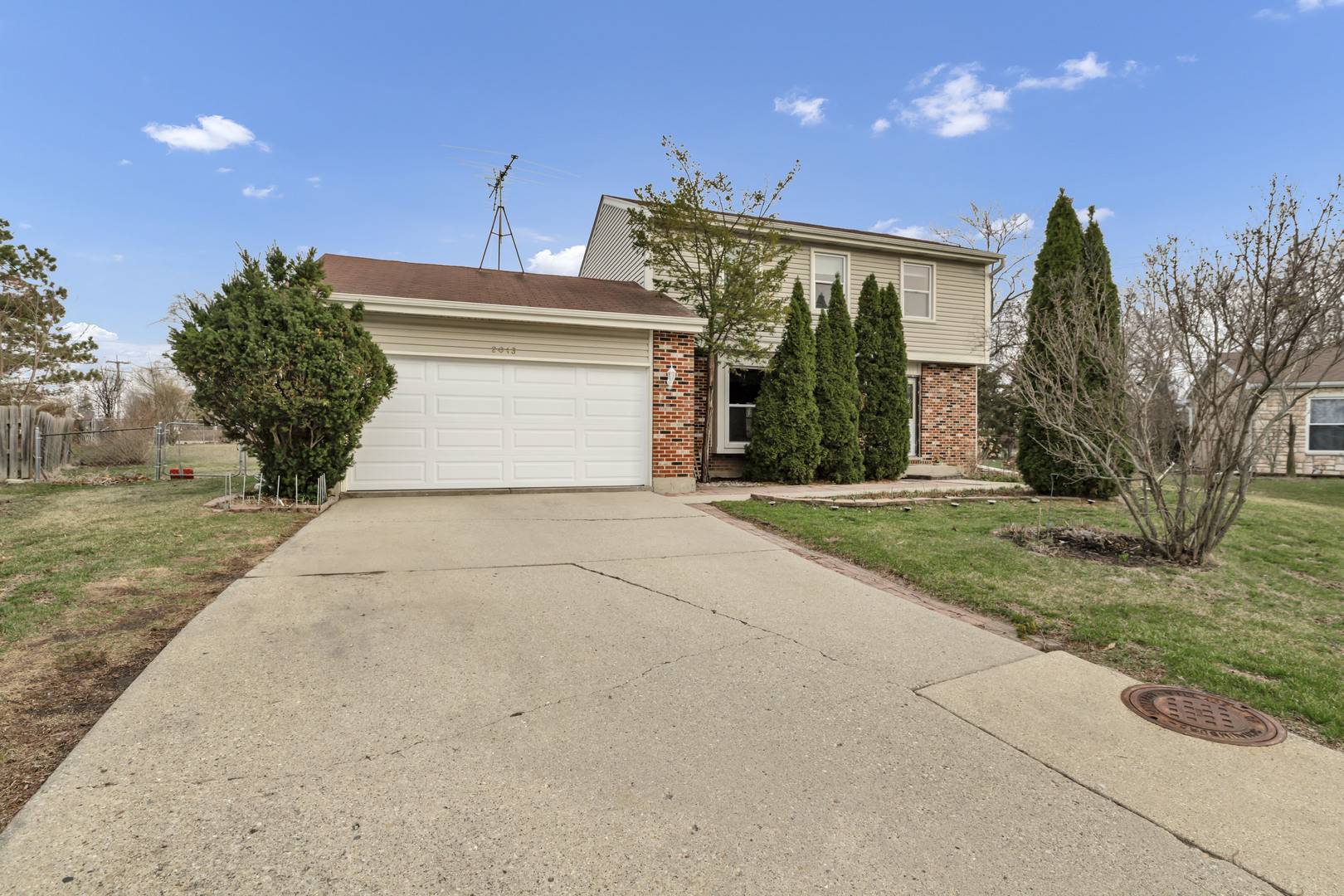 2013 Briar Hill DR W, Schaumburg, IL 60194