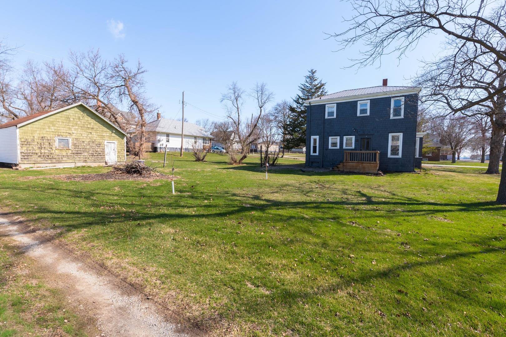 26 Lafayette ST, Saunemin, IL 61769