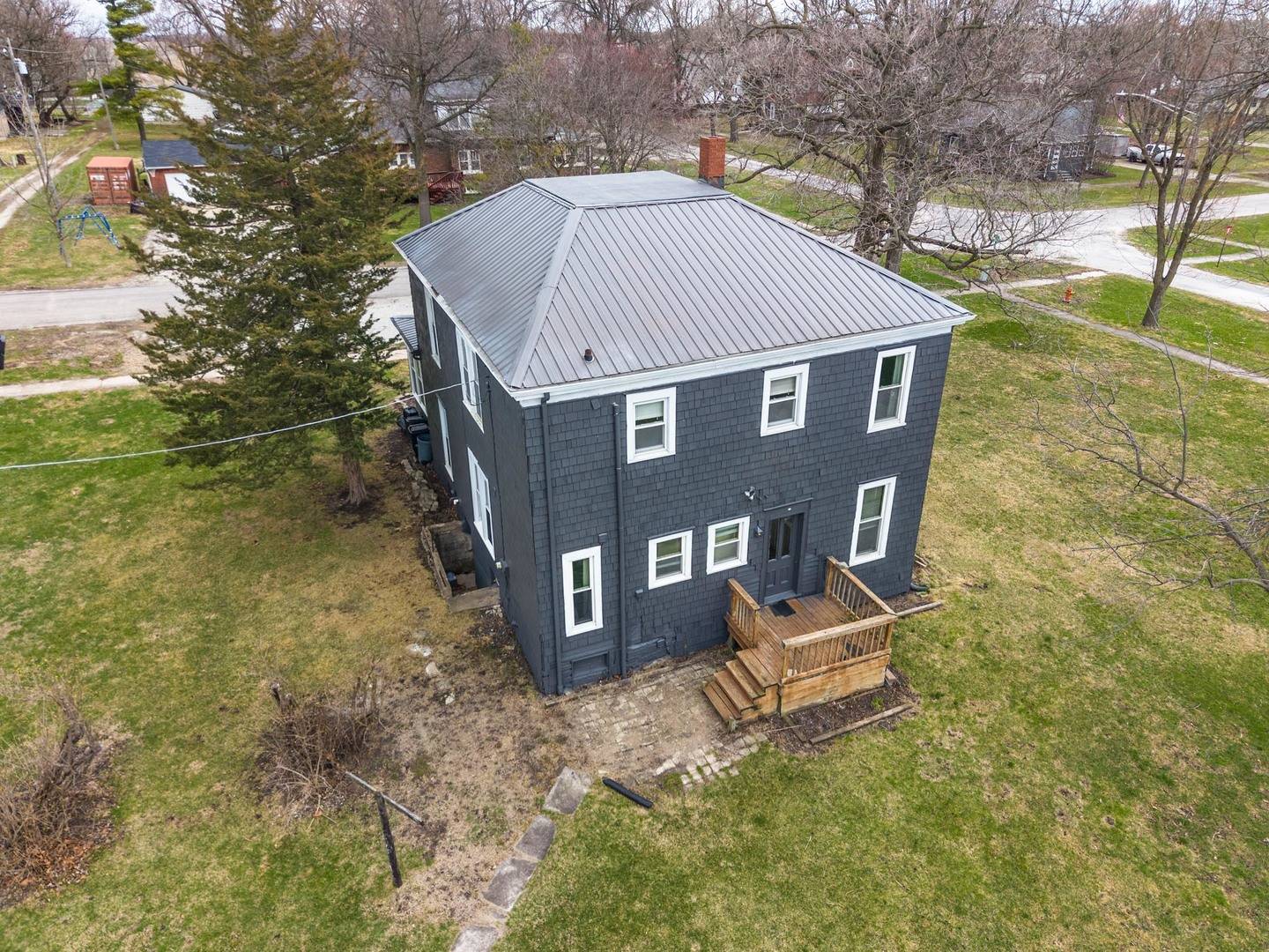 26 Lafayette ST, Saunemin, IL 61769
