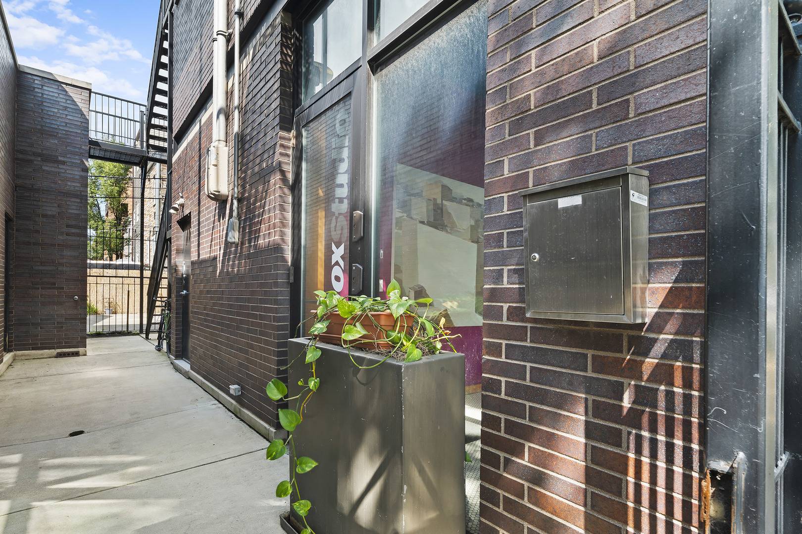 1608 W Cornelia AVE, Chicago, IL 60657