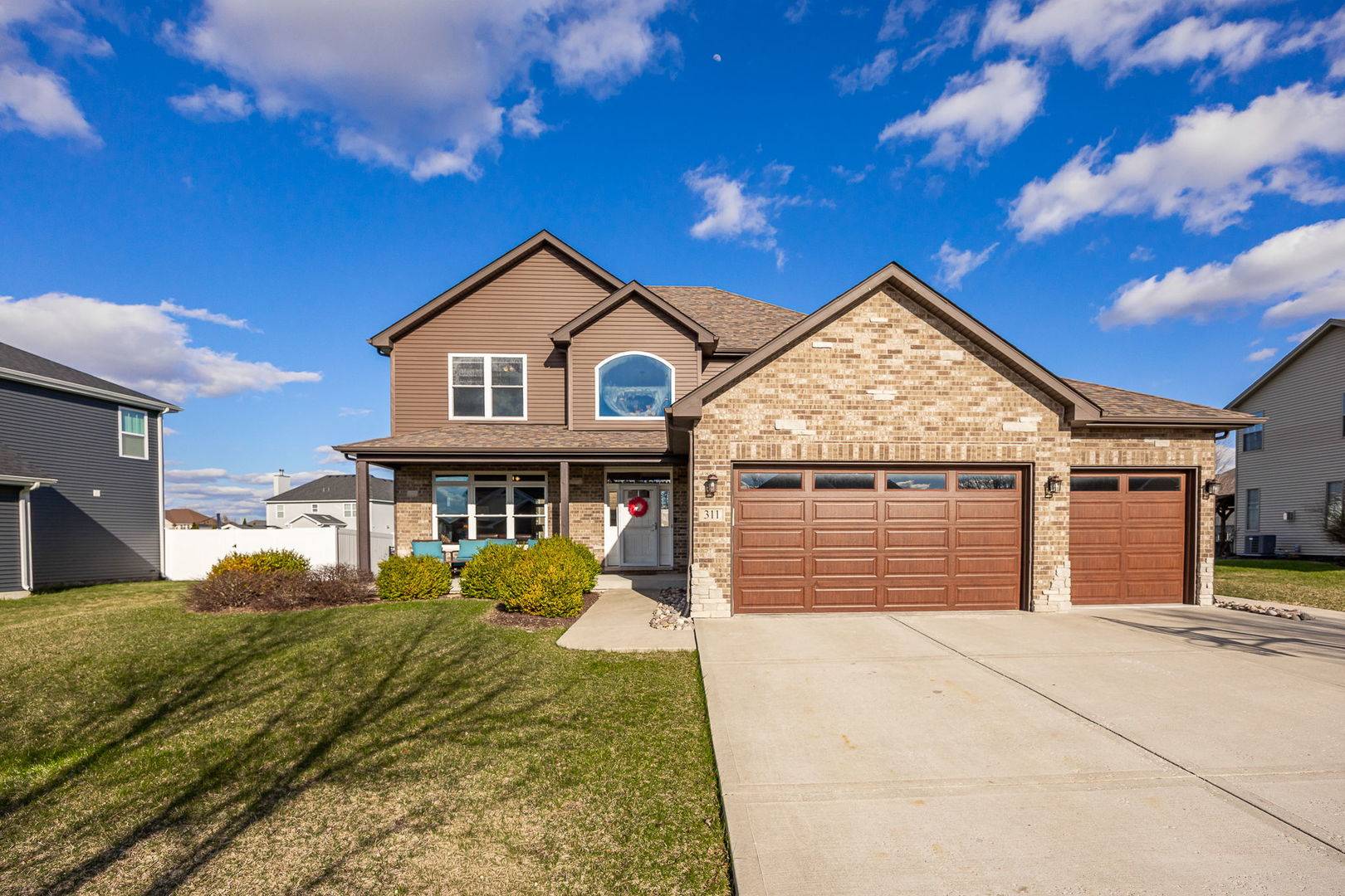 311 W Frontier DR, Minooka, IL 60447