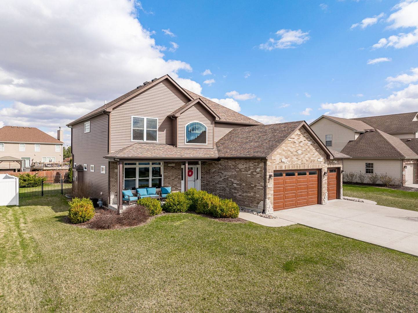 311 W Frontier DR, Minooka, IL 60447