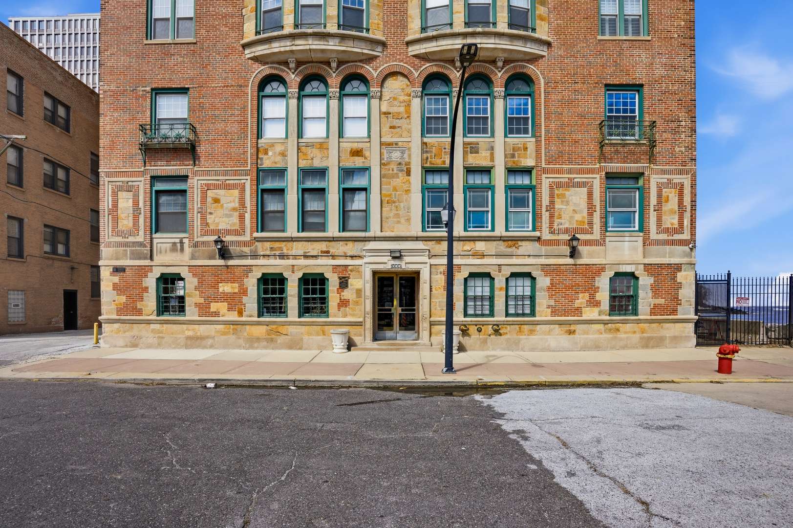 2666 E 73rd ST #4W, Chicago, IL 60649