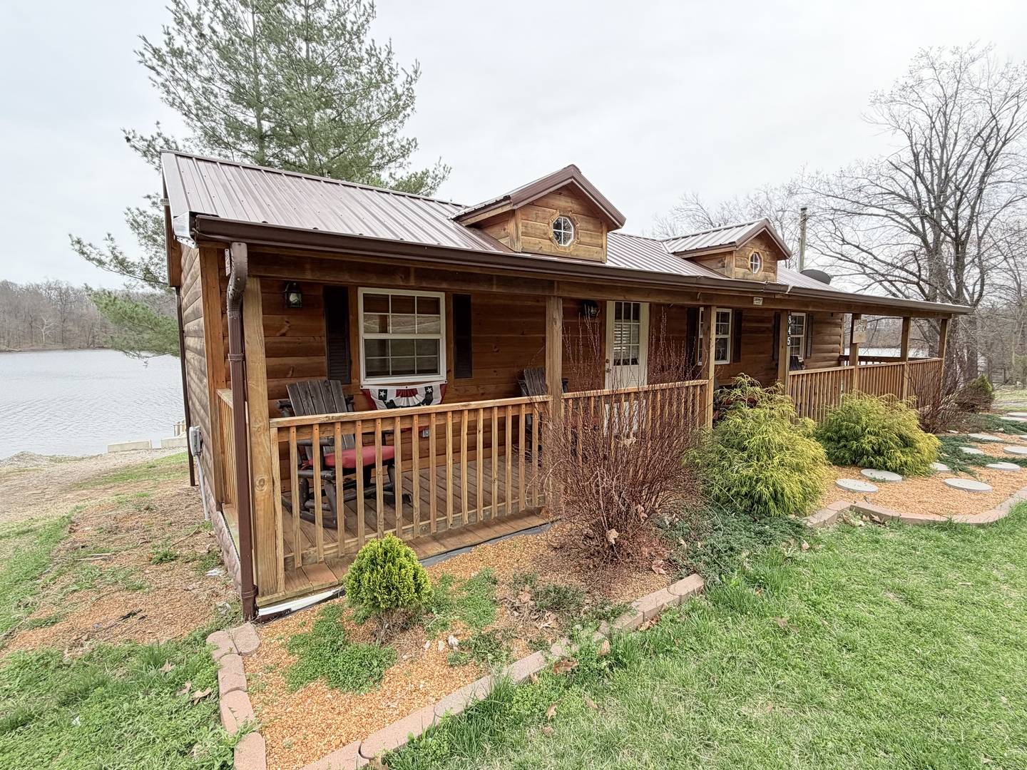 845 Lakeview RD, Galatia, IL 62935
