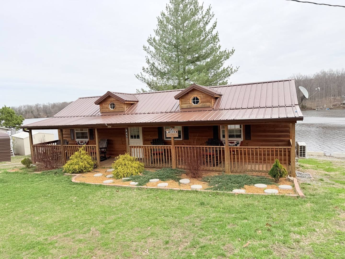845 Lakeview RD, Galatia, IL 62935