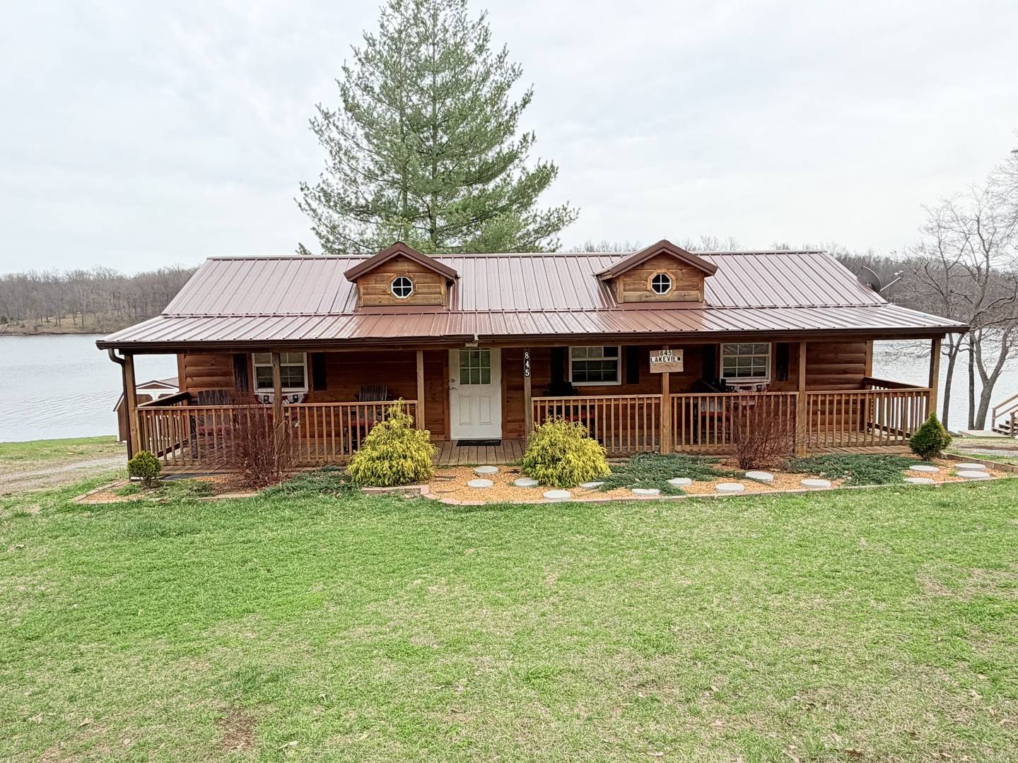 845 Lakeview RD, Galatia, IL 62935