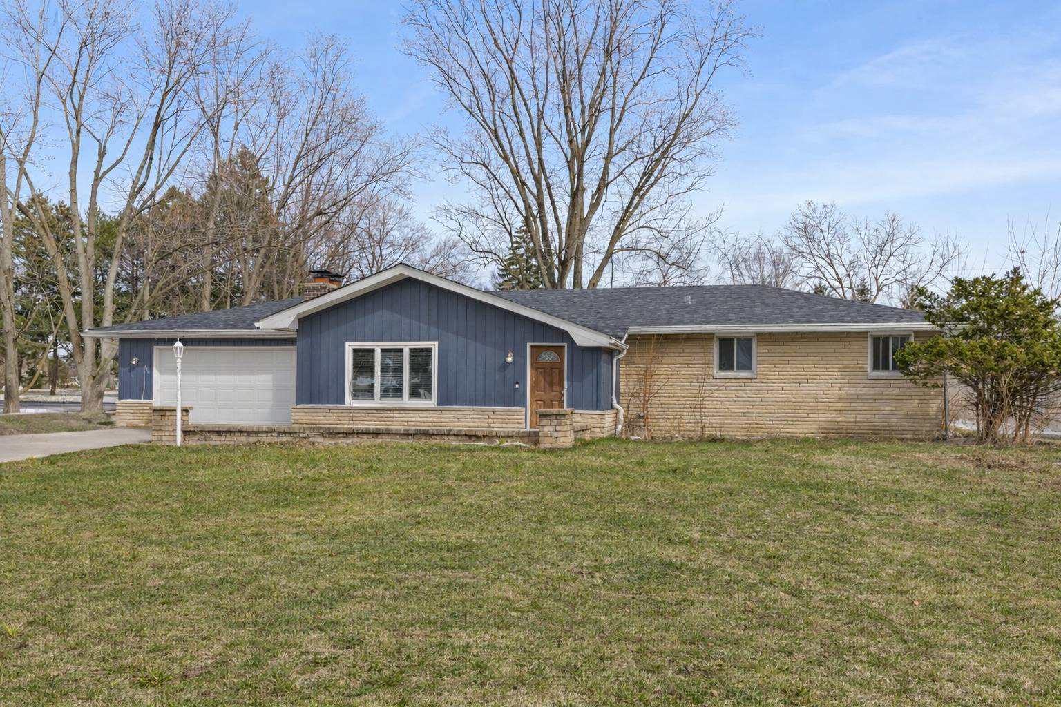 916 Barber LN, Joliet, IL 60435