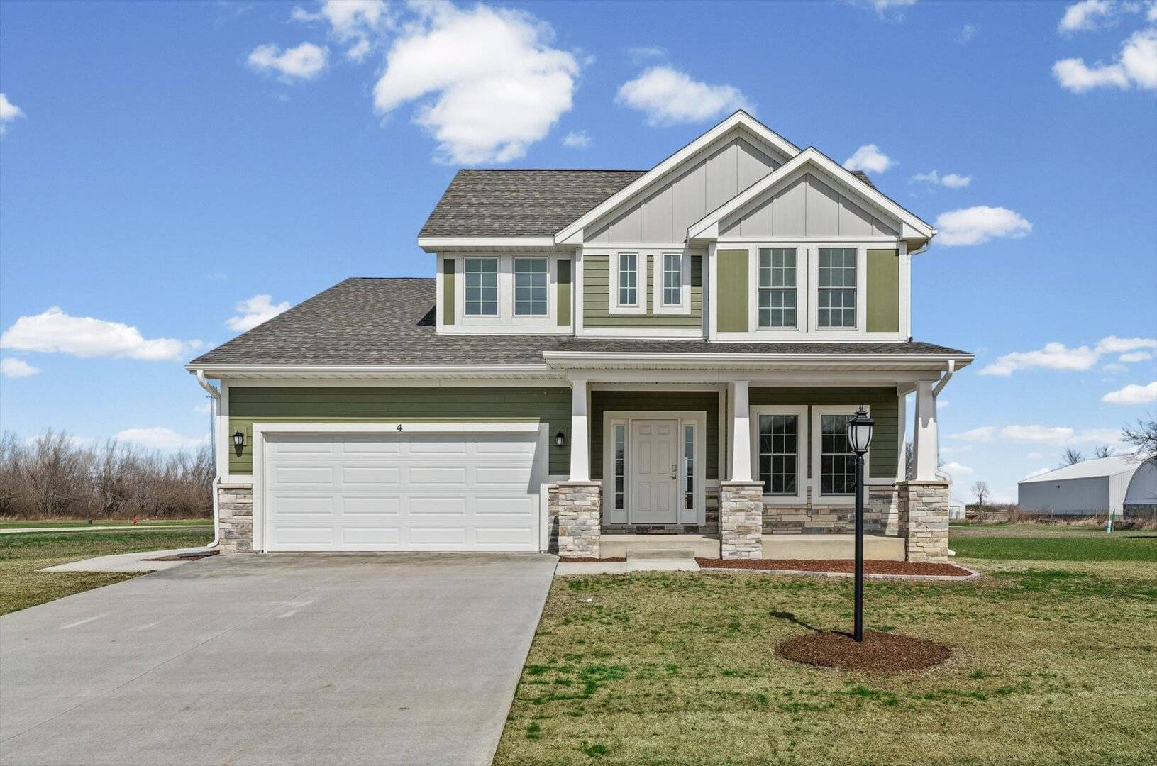 4 Foxtrot LN, Monticello, IL 61856
