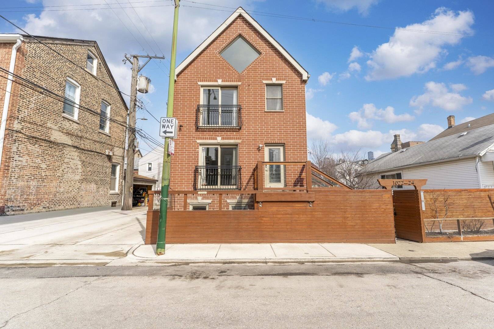 1024 W 18th PL, Chicago, IL 60608