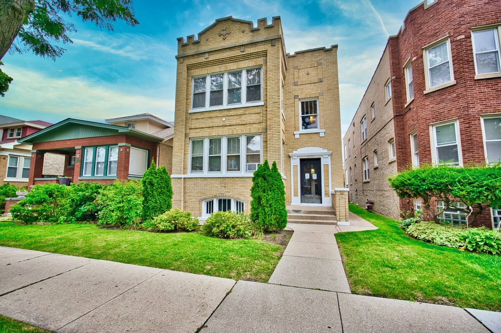 6609 N Artesian AVE, Chicago, IL 60645