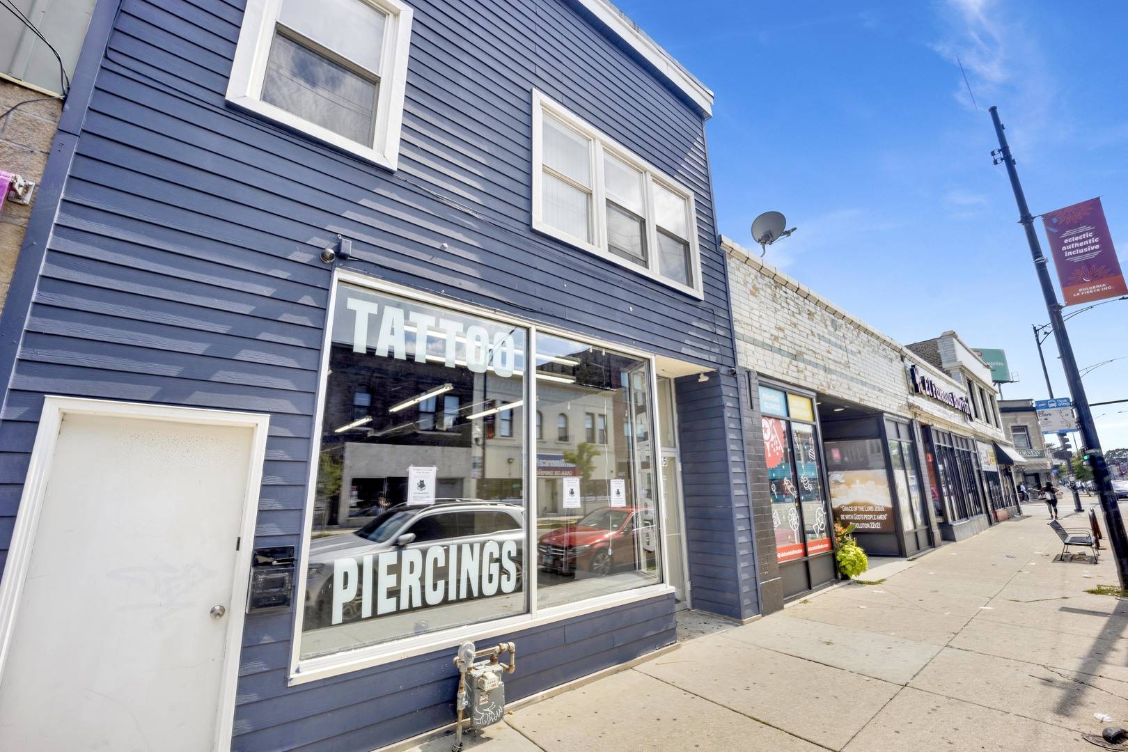 7055 N Clark ST, Chicago, IL 60626