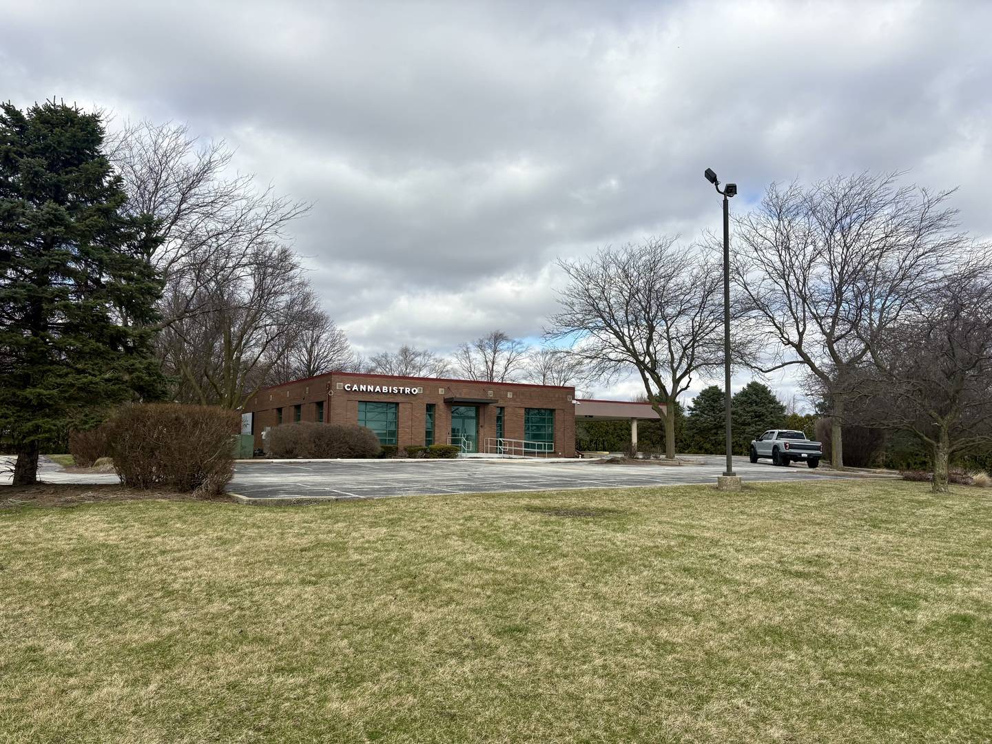 101 N Hilgert DR, Grant Park, IL 60940