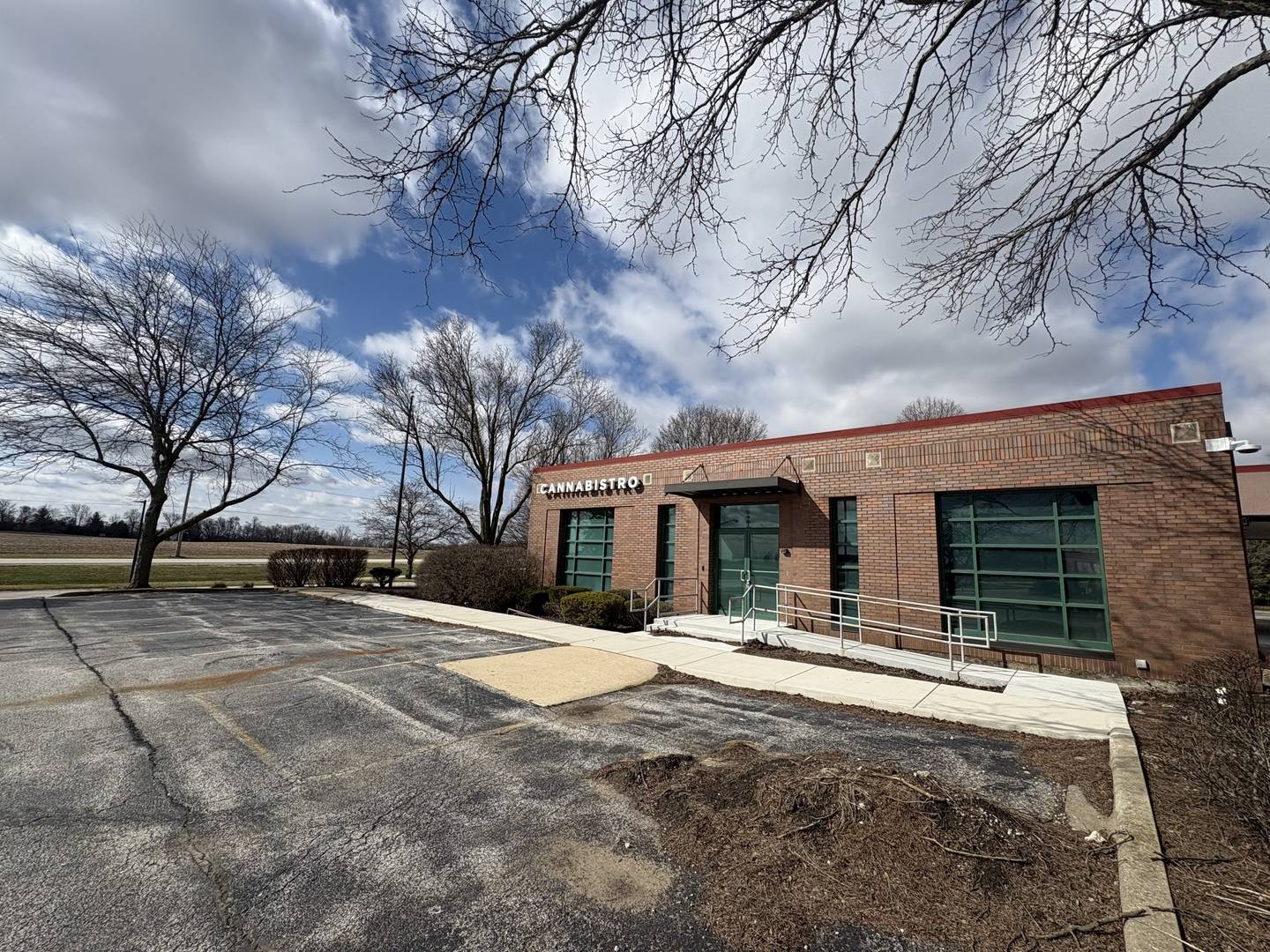 101 N Hilgert DR, Grant Park, IL 60940