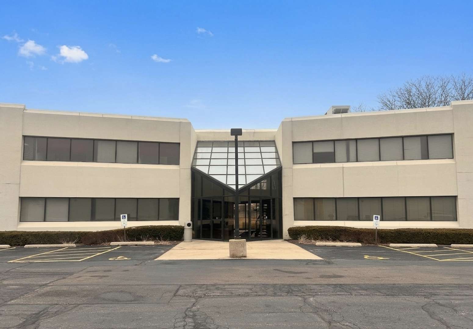 651 W Terra Cotta AVE, Crystal Lake, IL 60014