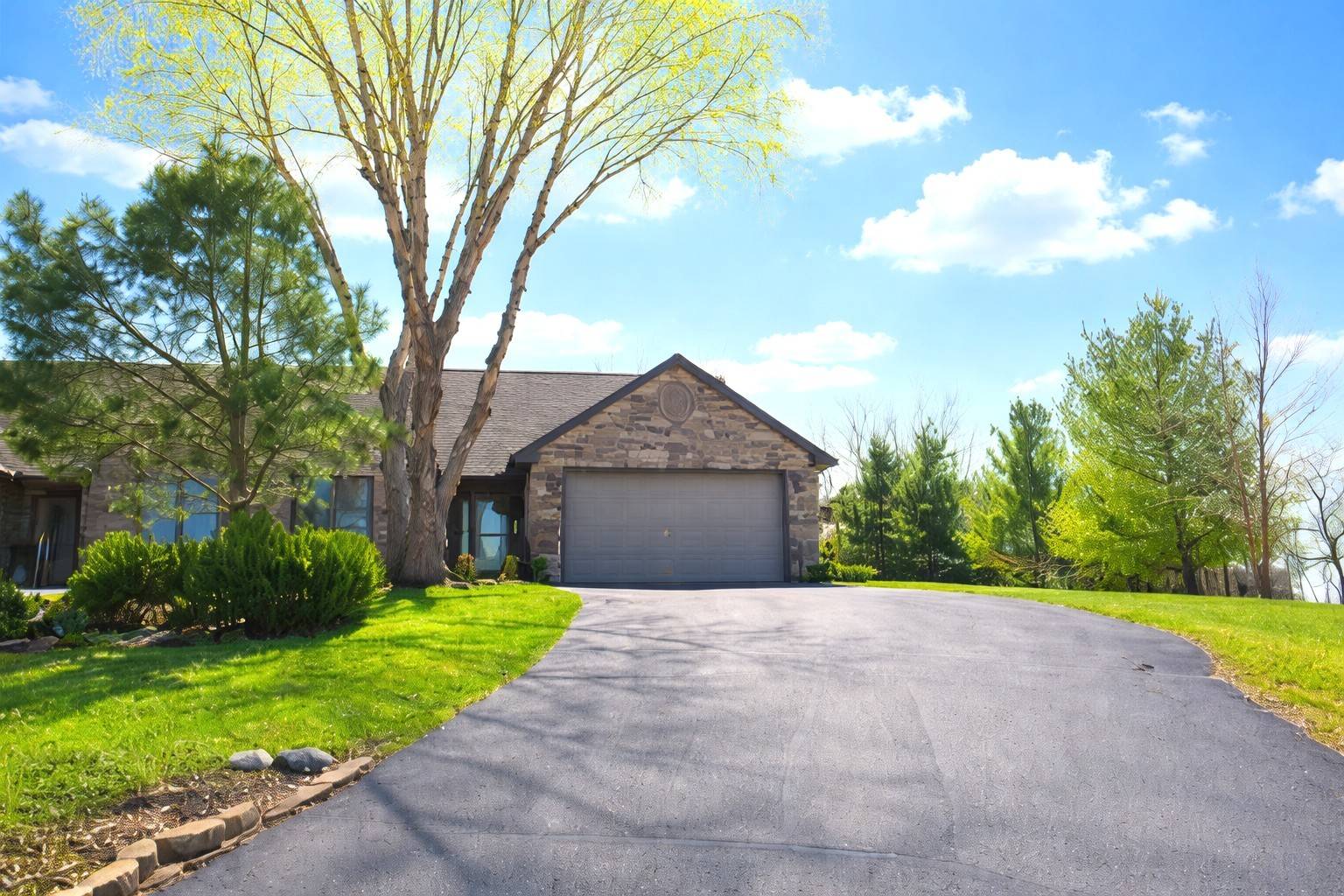 29194 Deer Valley DR #A, Deer Grove, IL 61243