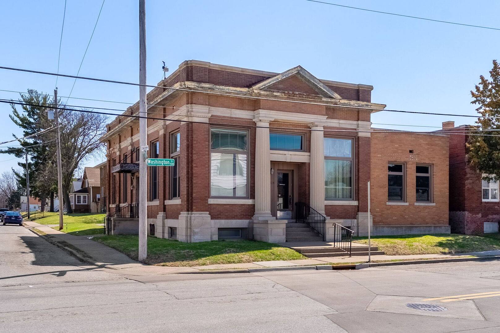 1529 Washington ST, Davenport, IA 52804
