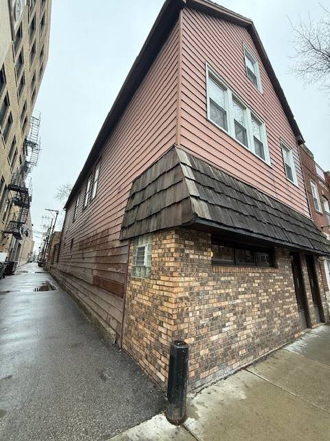 1015 W Belmont AVE, Chicago, IL 60657