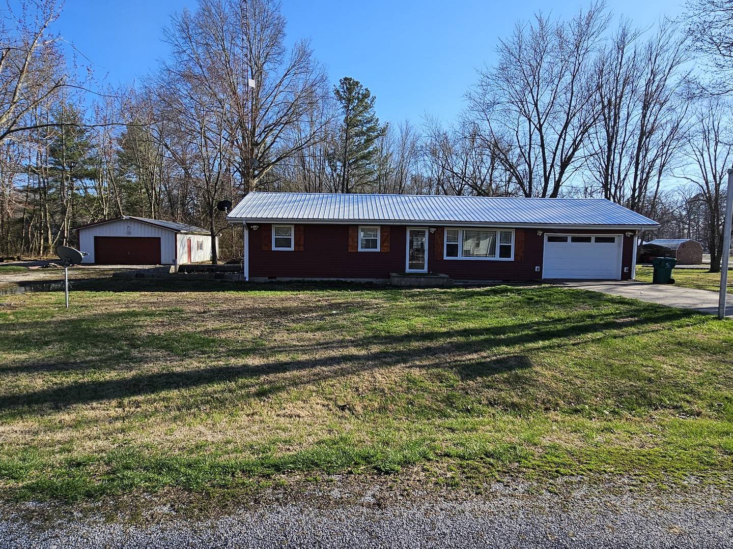 111 W Hickory ST, Bluford, IL 62814
